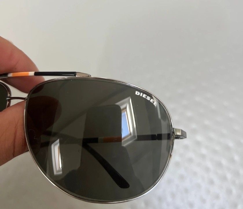 Diesel Brillen & Gläser: Lunettes de soleil DIESEL aviateur argentées – Gebraucht aus Troistorrents von ami_mzq5 1