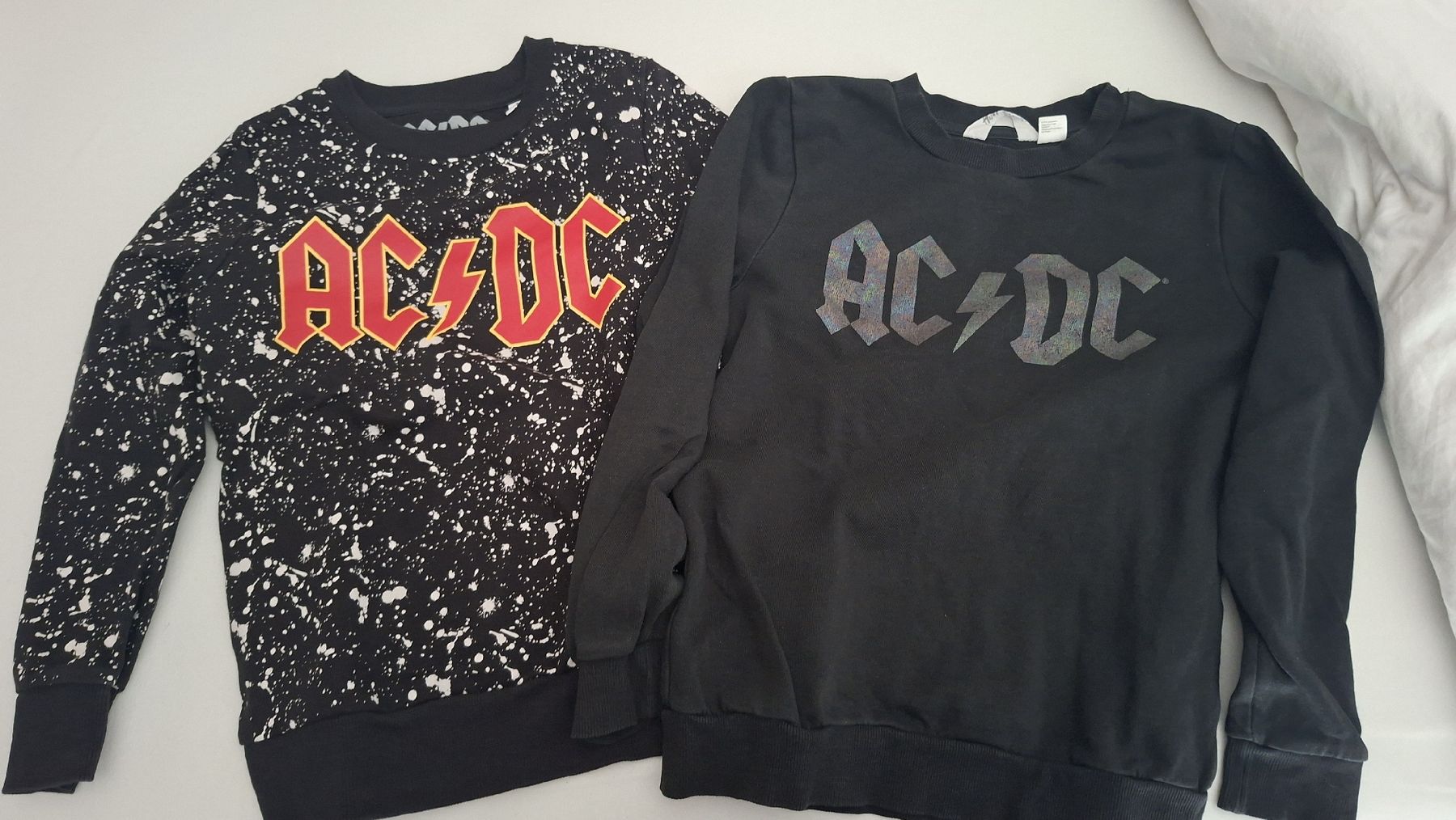 H&M Maglioni & Felpe: 2 Pullover AC/DC schwarz Grösse 134/140 – Usato da Oftringen venduto da januarloch