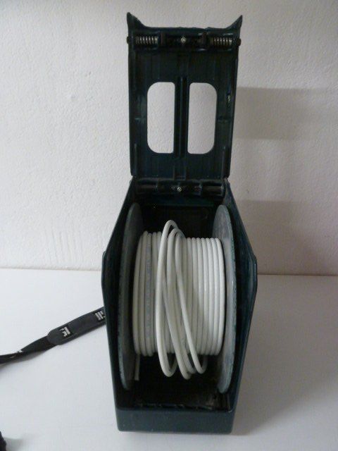 Cavi: Koaxial-Kabel mit Abroll-Box – Nuovo (secondo la descrizione) da Affoltern am Albis venduto da Sennrtv 1