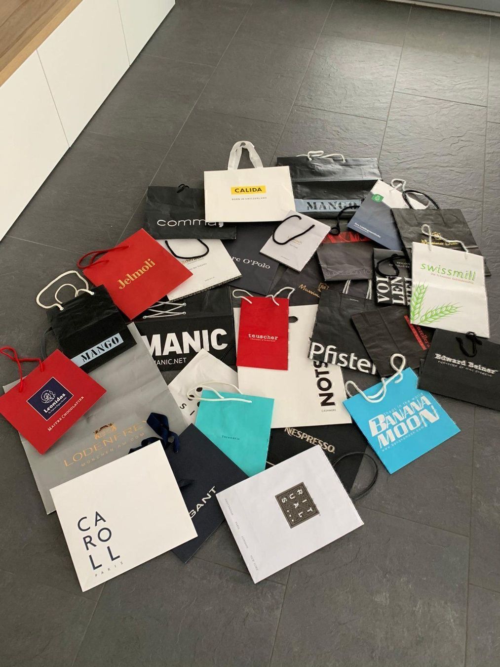 Borse: 29 Stk. Papiertüten/Säcke div. Labels – Usato da Bonstetten venduto da MJ45