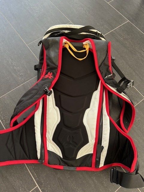 Zaini: Arva Rescuer 27 backpack – Usato da Dallenwil venduto da ZD2019 4