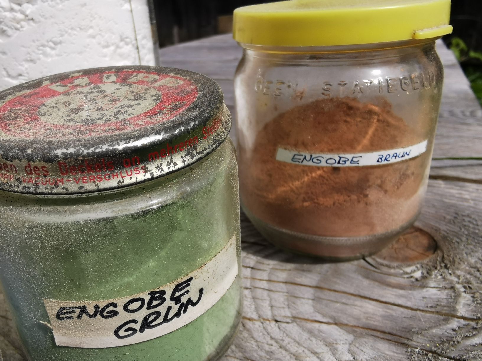 Farben: Farbpigmente verschiedene Farben, Engobe etc. – Gebraucht aus Berneck von nerina49 4