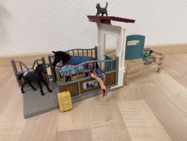 Schleich Horse Club 42611 Pferdestall mit Zubehör neuwertig
