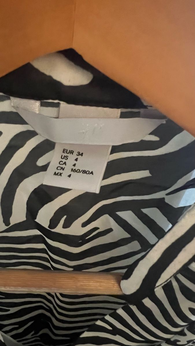 H&M Camicette: H&M Bluse. Größe S – Usato da Bern venduto da PrettyLittleWindow 2