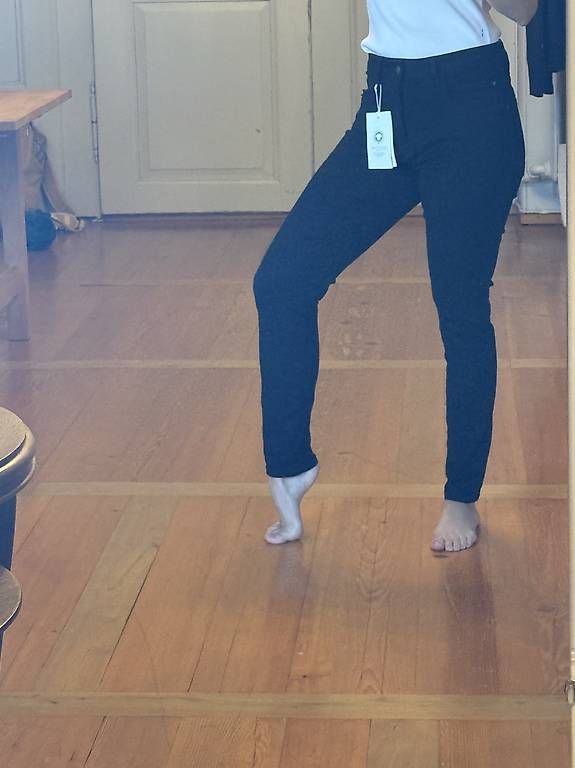 Sezane Jeans: Sézane Perfect Slim Jeans Black – Nuovo (secondo la descrizione) da Bern venduto da ani_6plr 1