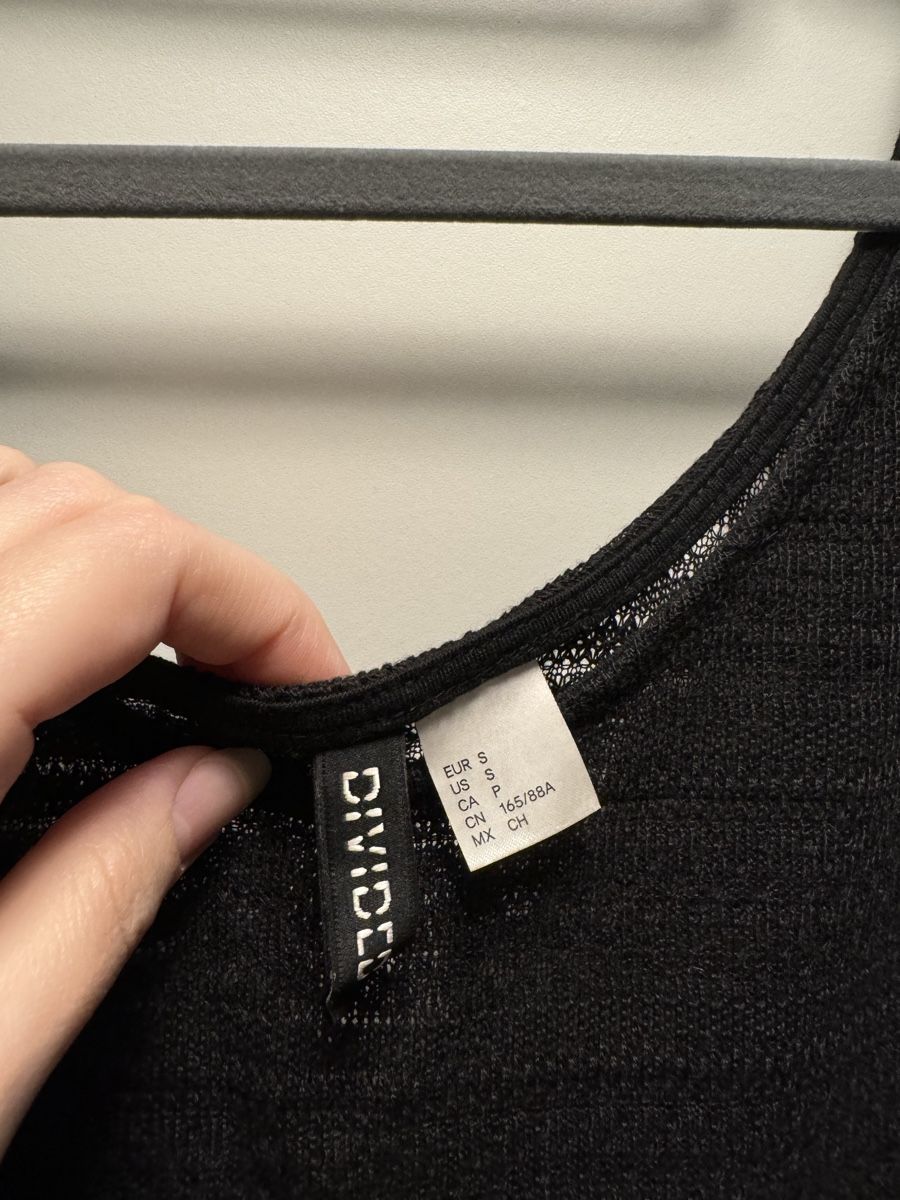 H&M Top: Divided Schwarzes Top mit Fransen Gr. S – Nuovo (secondo la descrizione) da Baden venduto da CompraCaro 1