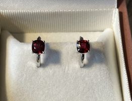 Ohrringe in 14k Gold mit “Jedi Spinel” Zertifikat