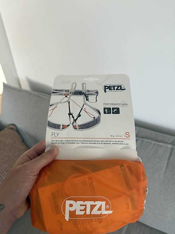 Attrezzatura da arrampicata: Petzl FLY mountaineering harness  – Usato da Zürich venduto da ann_9prk