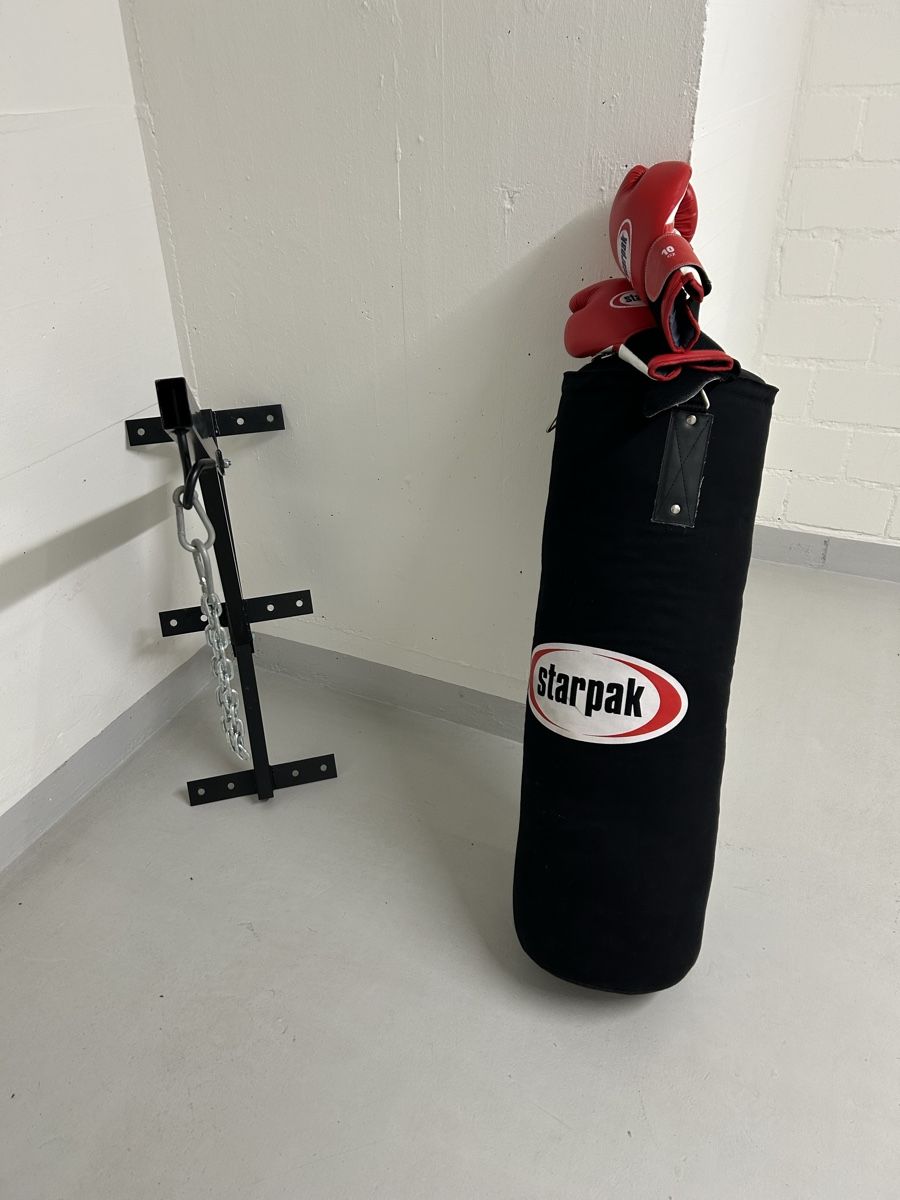 Sacchi da boxe: Boxsack mit Gestell und Boxhandschuhe !! – Usato da Allschwil venduto da Haffelow