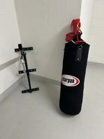 Boxsack mit Gestell und Boxhandschuhe !!