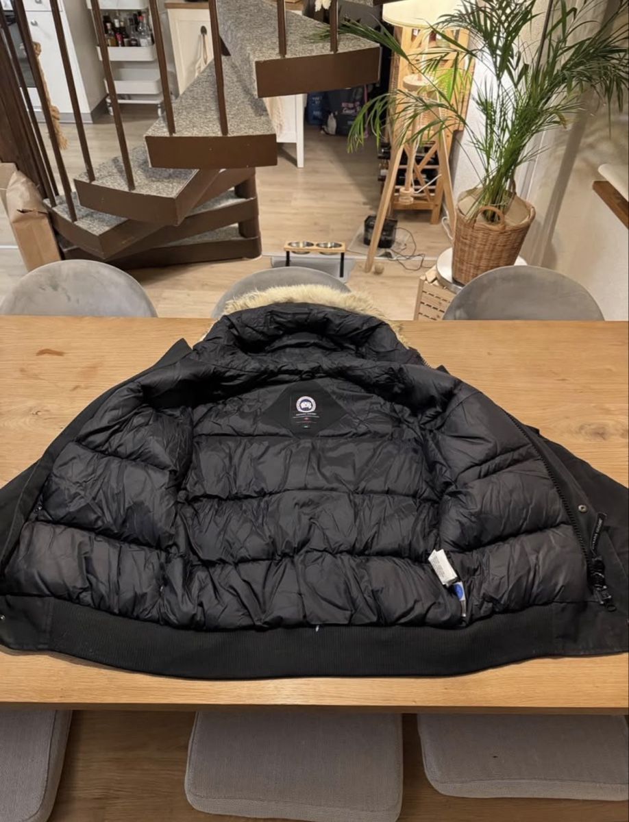 Canada Goose Vestes: Blouson Canada Goose noir M – D'occasion à Biel/Bienne par Lor_jxl2 4