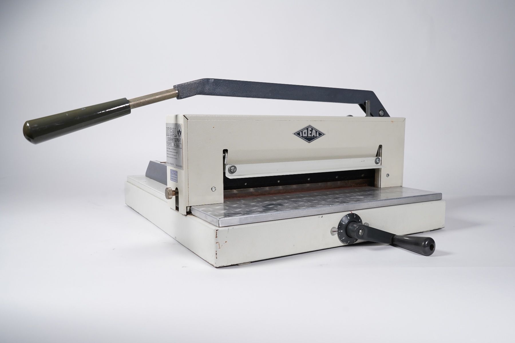 Sonstiger Bürobedarf: Guillotine IDEAL Forte 36-36/U, robuste et précise! – Gebraucht aus Esmonts von Rainermohler