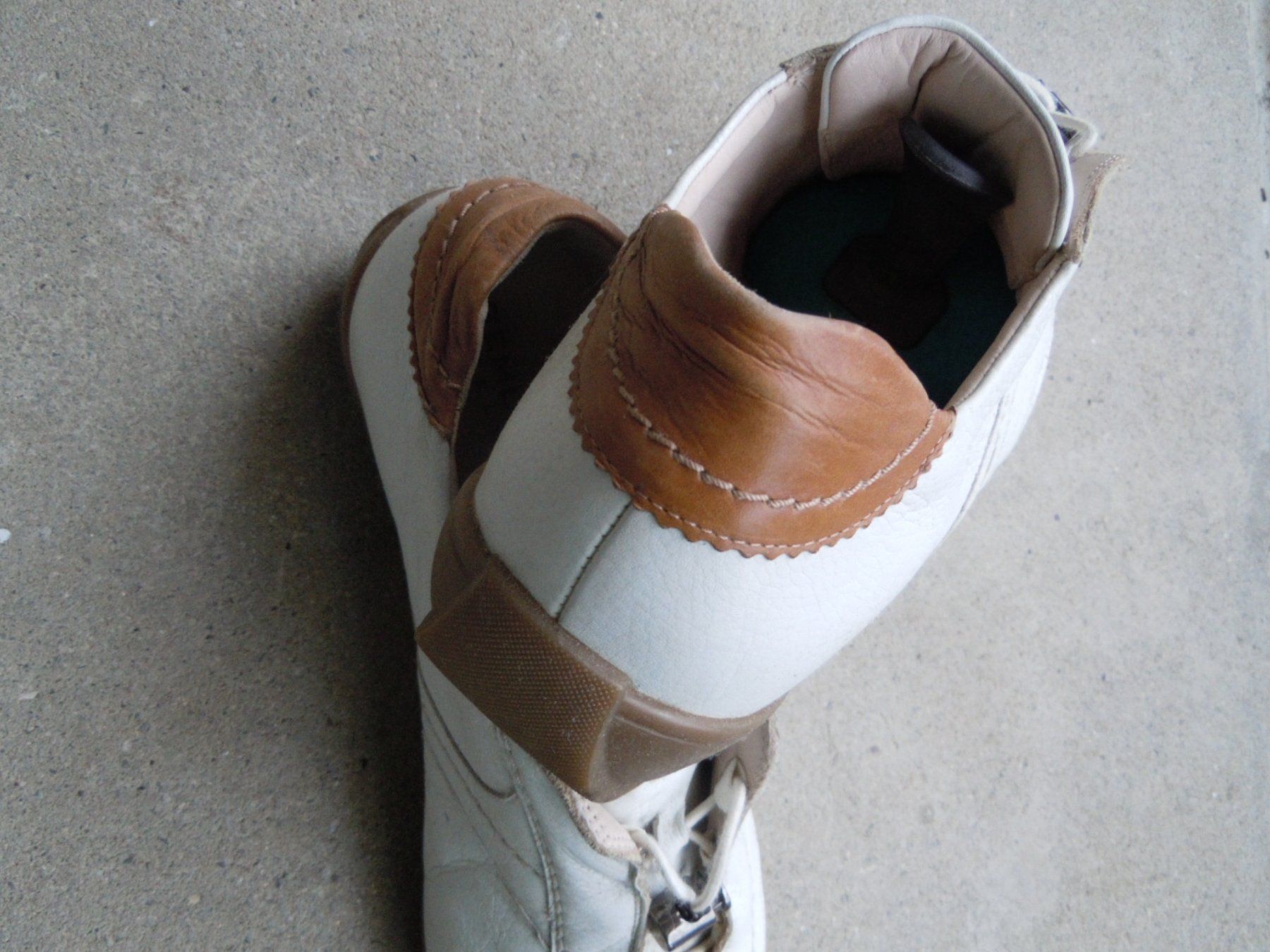 Damenschuhe: Leder-Sneaker: Grösse 6 1/2 – Gebraucht aus Muttenz von bar_ws7n 1