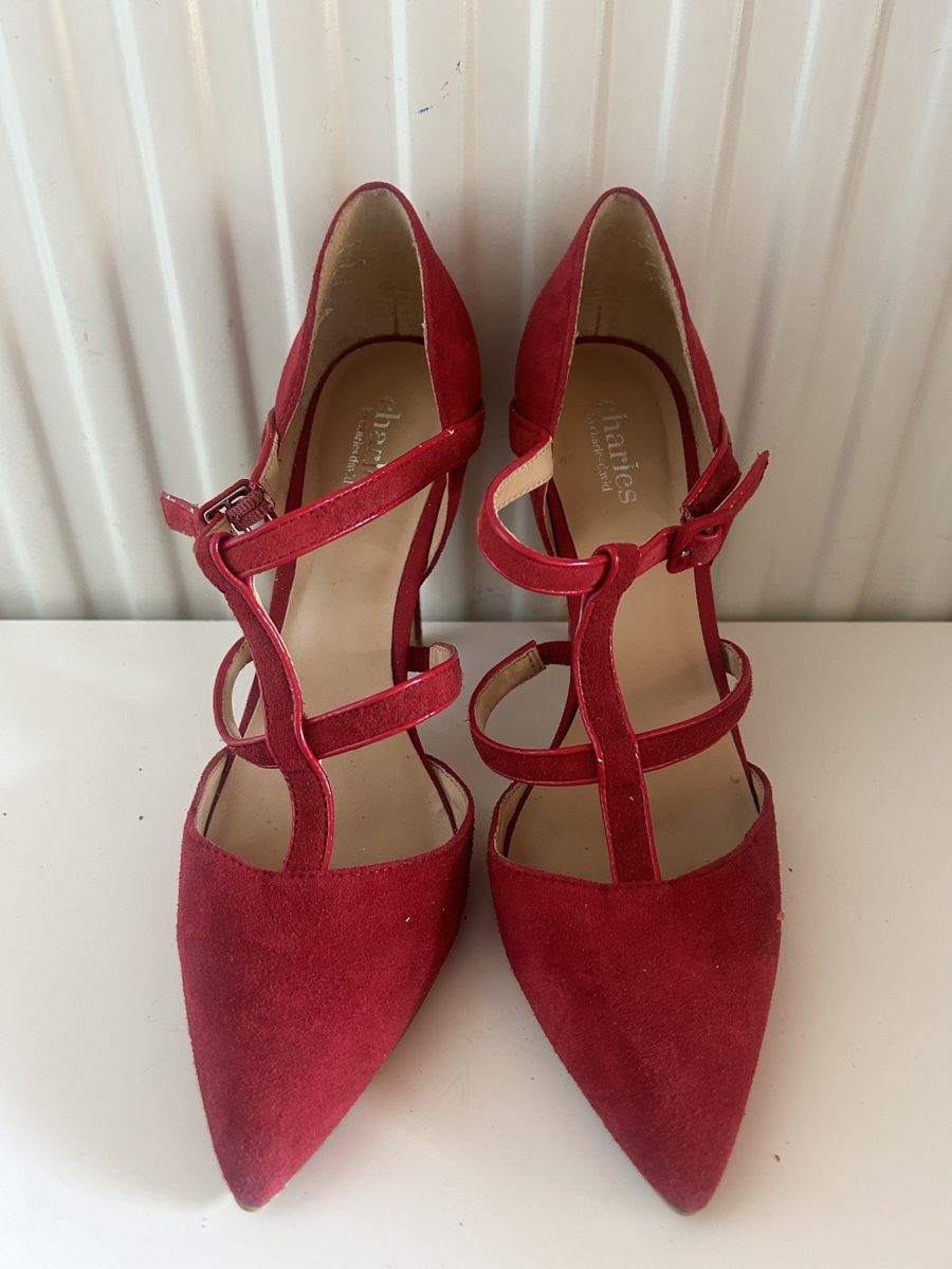 Damenschuhe: Elegant Red Charles & Keith High Heels, Size 39 – Gebraucht aus Marin-Epagnier von Kty_1907