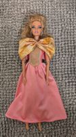 Barbie Puppe mit rosa Ballkleid und Schleife