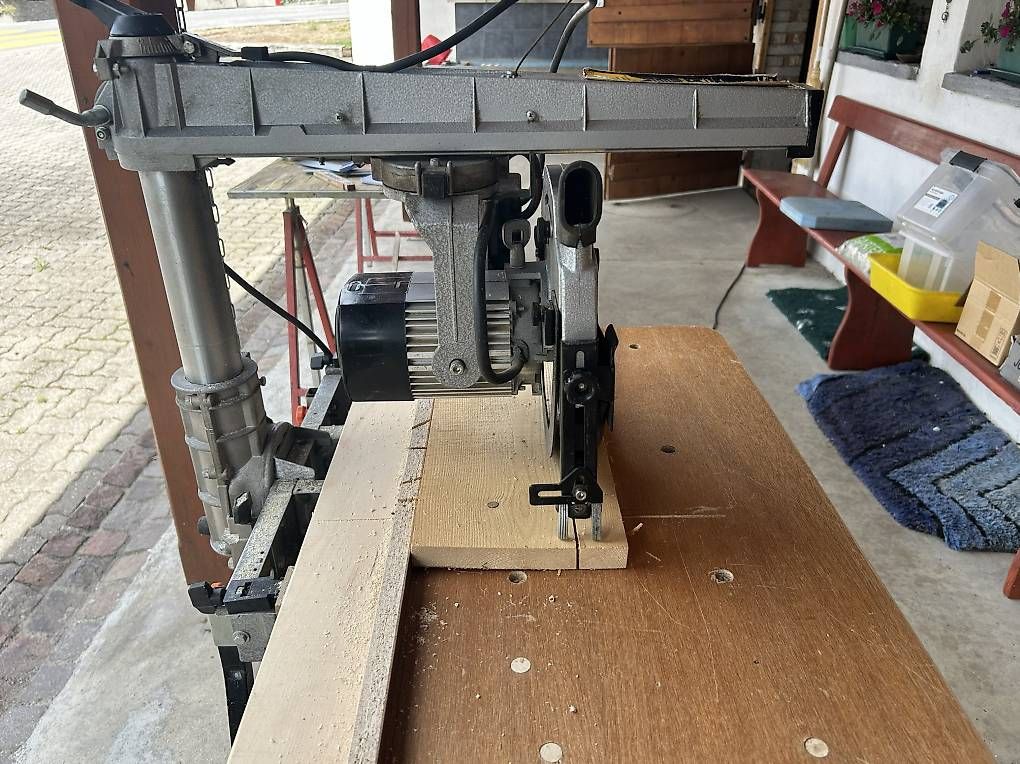 Scies: Radialsäge deWALT  – D'occasion à Rüschegg-Heubach par hostettf 1