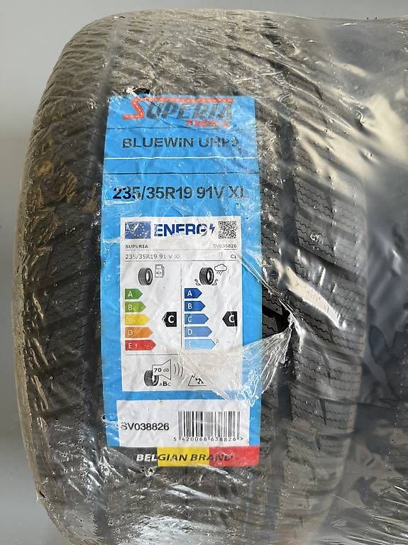 Pneus & Roues: Winterreifen 235/35/19 – D'occasion à Menziken par rob_z8tq 1