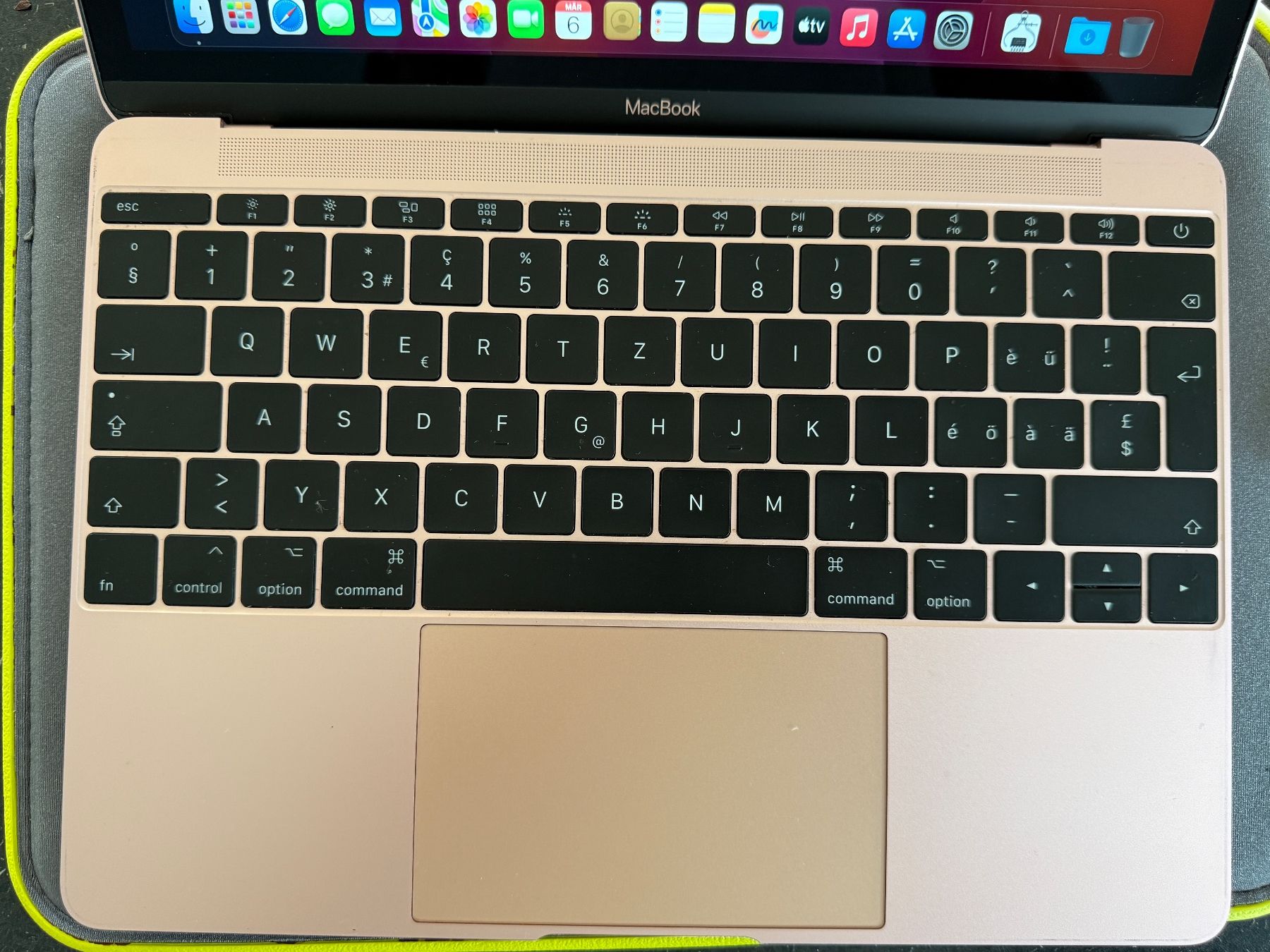 Apple Notebook: MacBook 12-inch,2017,Retina,1,2GHz intel Core m3 – Usato da Niederuzwil venduto da cutorem 7
