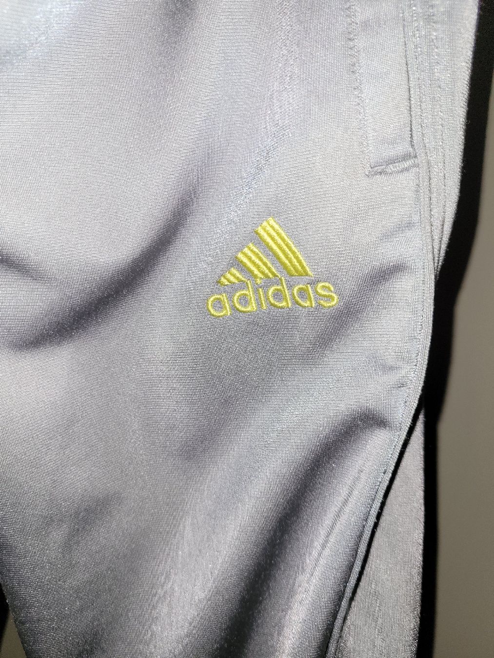 Adidas Completi: 2000s Adidas Trainingsanzug Gelb/Grau, Grösse L – Nuovo (secondo la descrizione) da Solothurn venduto da tingel_t 5