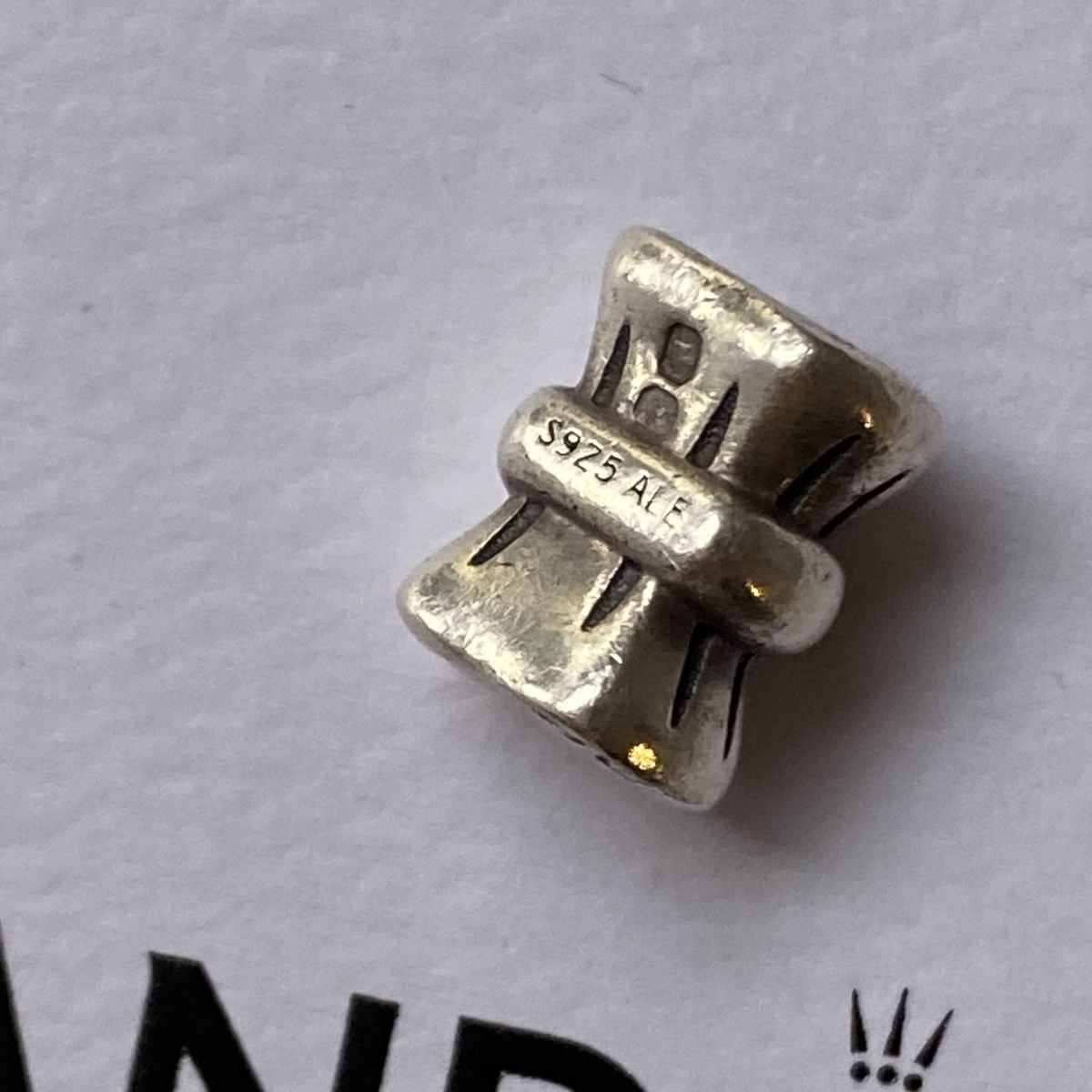 Pandora Anhänger: Pandora Schleife Charms – Gebraucht aus Givisiez von dor_xb9k 2