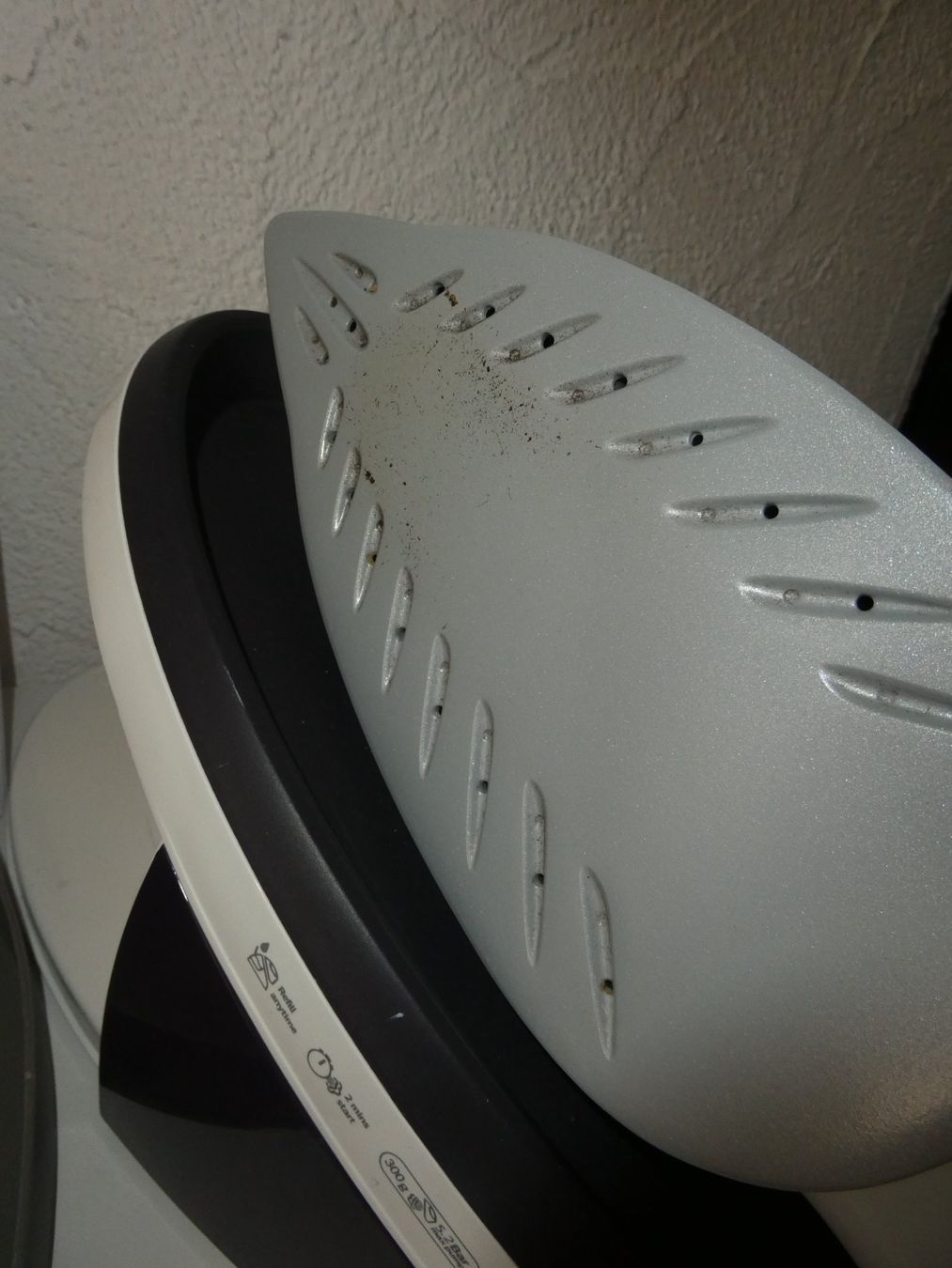 Philips Bügeleisen: Philips Bügeleisen PerfectCare – Defekt aus Mels von KOSL 2