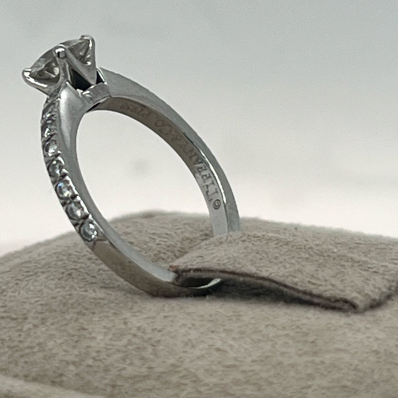 Tiffany & Co. Anelli: Tiffany & Co. Ring in Platin mit Diamant – Usato da Stäfa venduto da Wdsoft 4