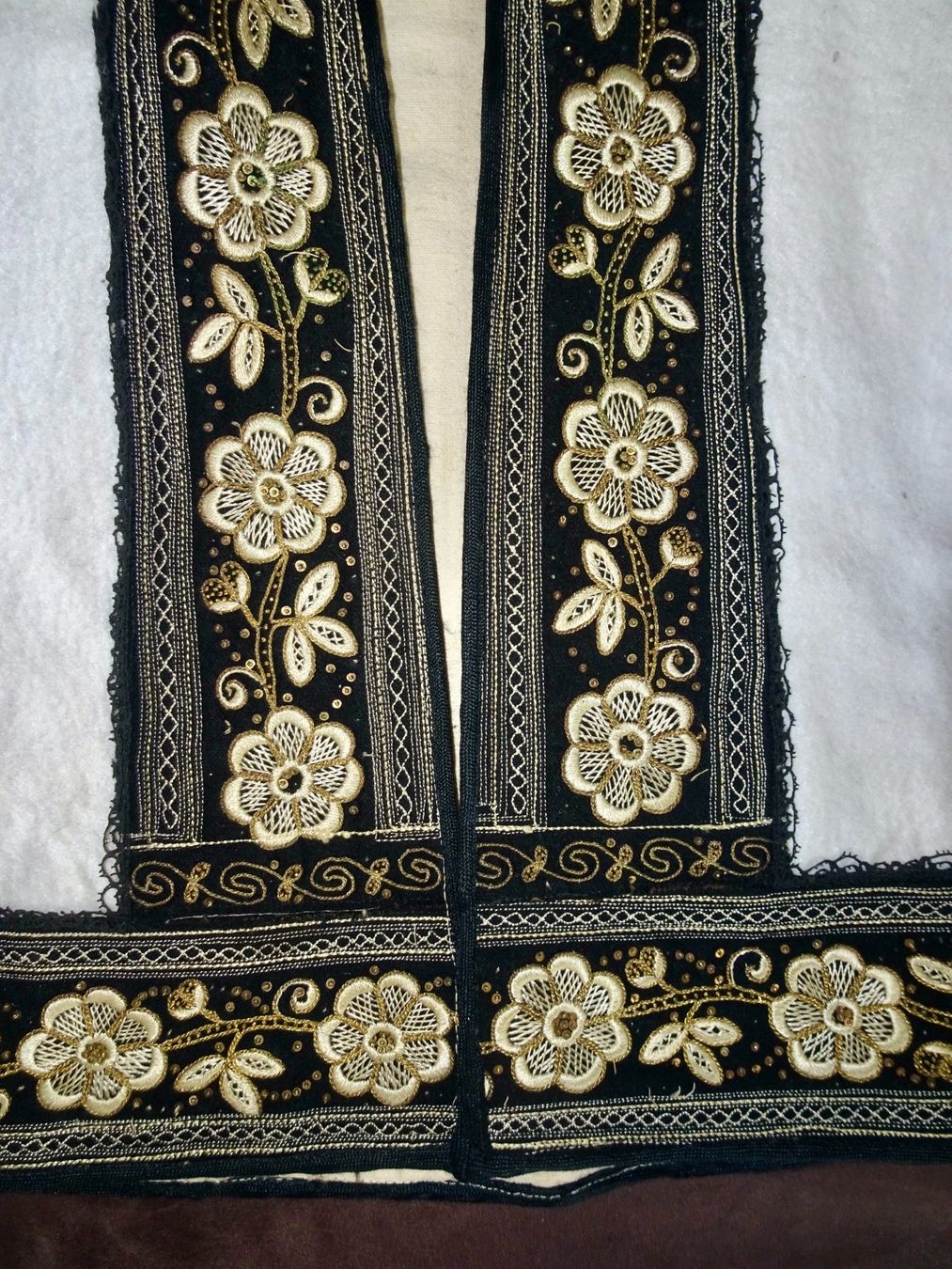 Gilets & Westen: Gilet traditionnel grec brodé main – Gebraucht aus Châtelaine von fil_7lqg 1