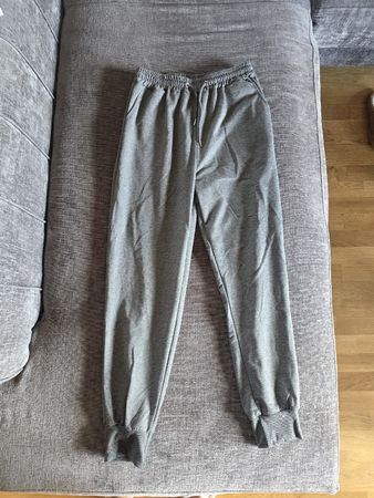 Graue Jogginghose in L, neuwertig, perfekt für Herbst!