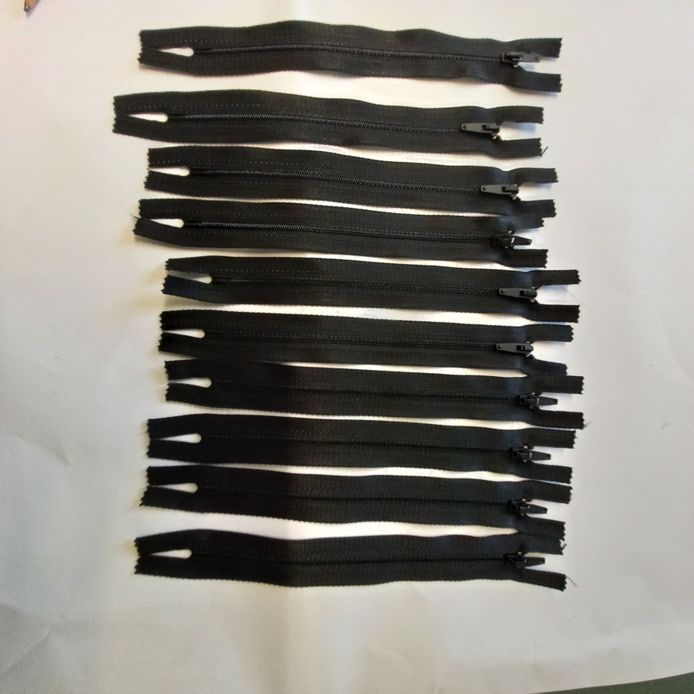 Riri Stoffe: 10 Reissverschlüsse schwarz 15 cm – Neu (gemäss Beschreibung) aus Lichtensteig von mondkleider