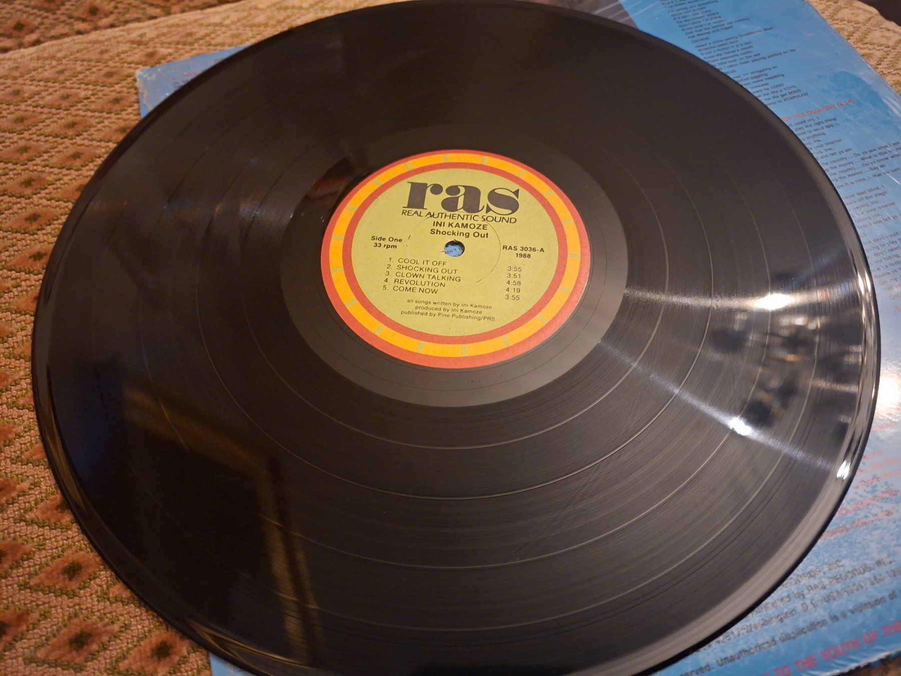 Dischi in vinile: Reggae LP - Ini Kamoze - Shocking Out – Usato da Bernex venduto da Wannabehasbeen01 3