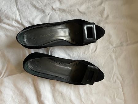 Navyboot Pumps schwarz mit dekorativer Schnalle Wildleder