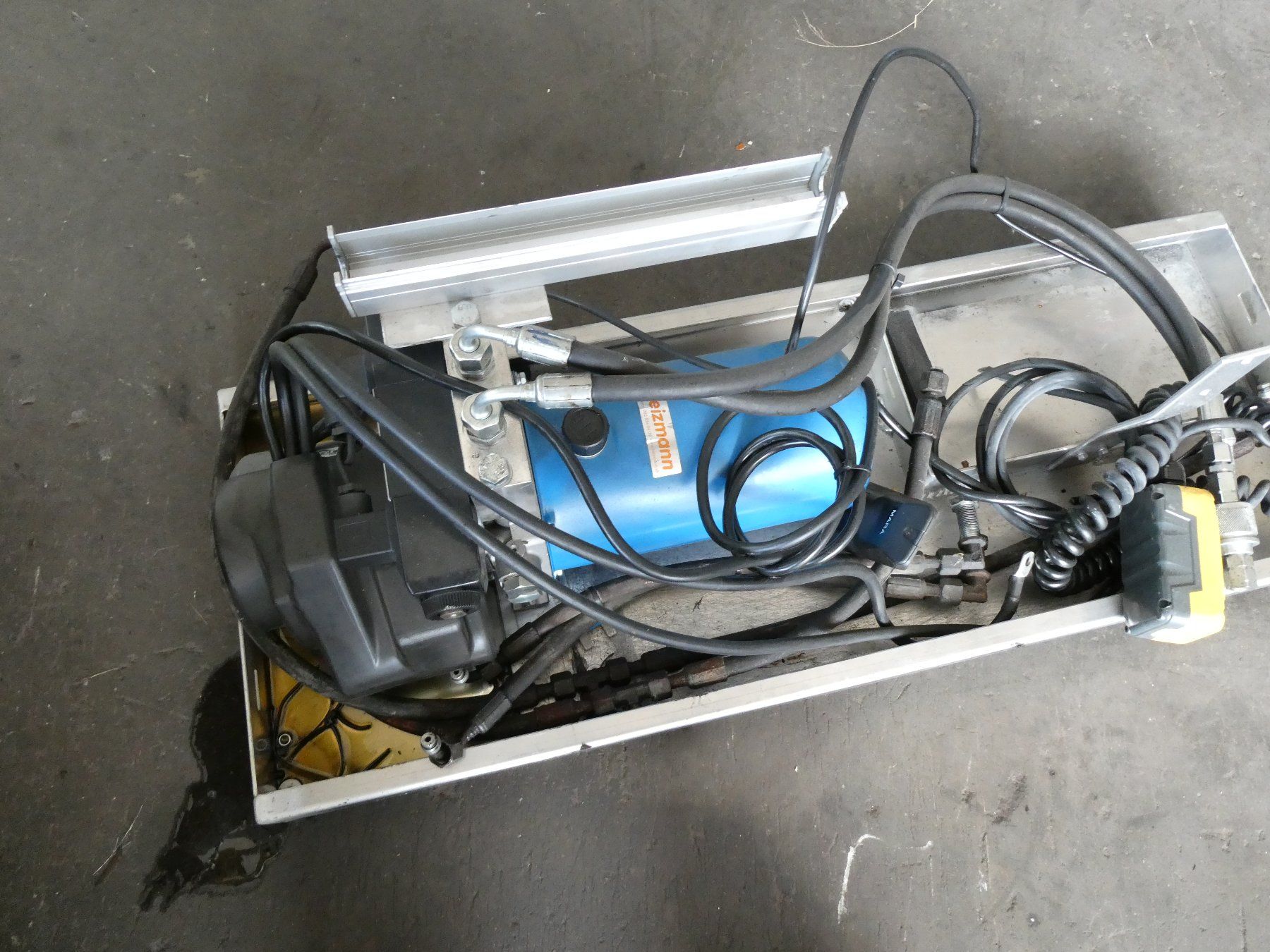 Rimorchi: Lift Achse Hydraulisch – Usato da Küssnacht am Rigi venduto da Ueliueli0 5