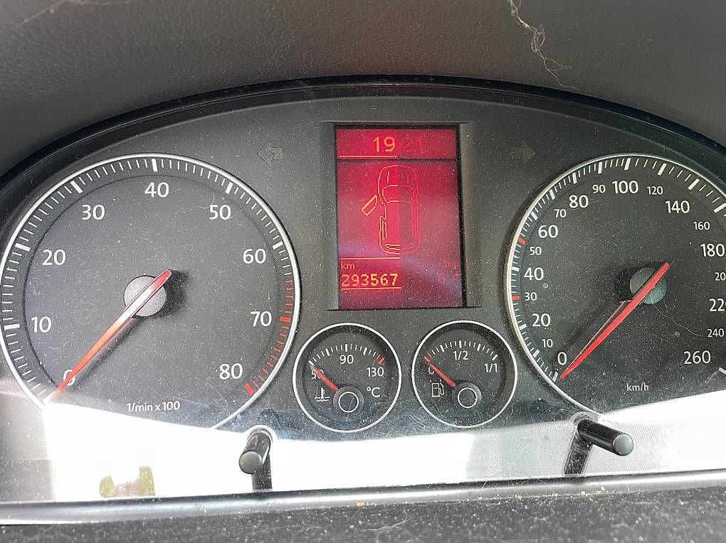 VW Automobili: VW Touran 2.0 FSI – Usato da Losone venduto da nat_c82b 3