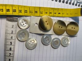 Knopf Set Perlmutt und Horn Optik gebraucht gemischt
