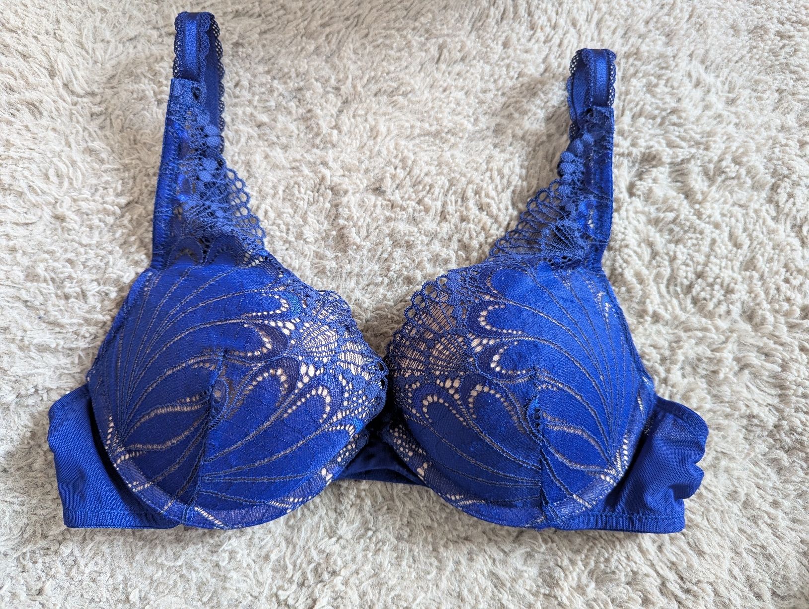 Altra biancheria intima: soutien gorge Wonderbra 70C – Nuovo (secondo la descrizione) da Montreux venduto da dem_gyt9