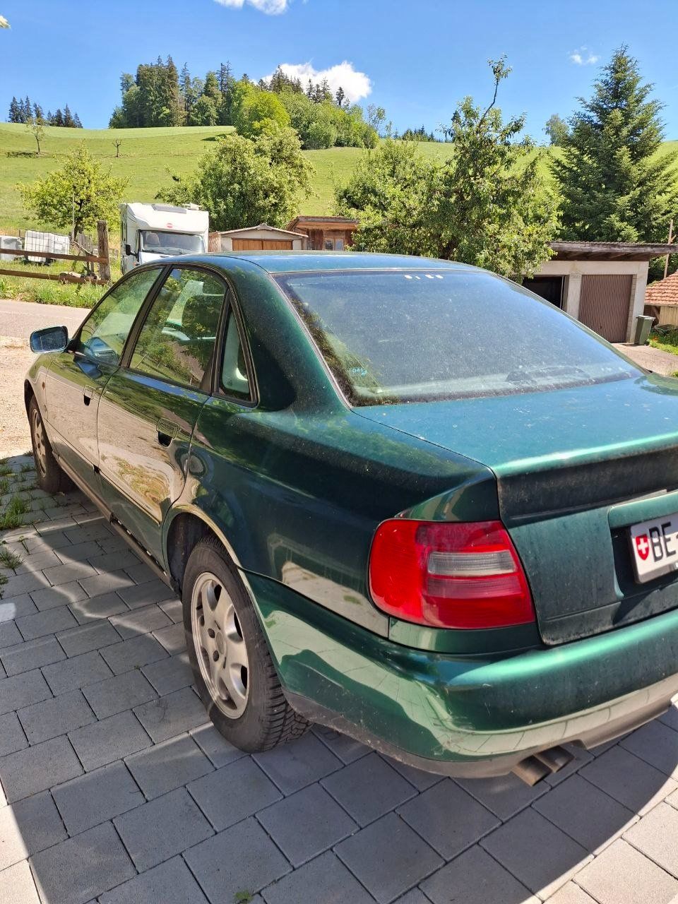 Audi Automobili: Audi A4 Limousine dunkelgrün – Usato da Utzigen venduto da Walkuere94 1