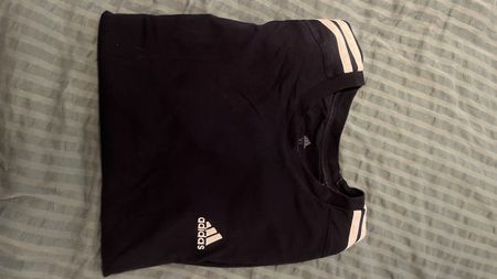Adidas T-Shirt dunkelblau Grösse XL mit Streifen
