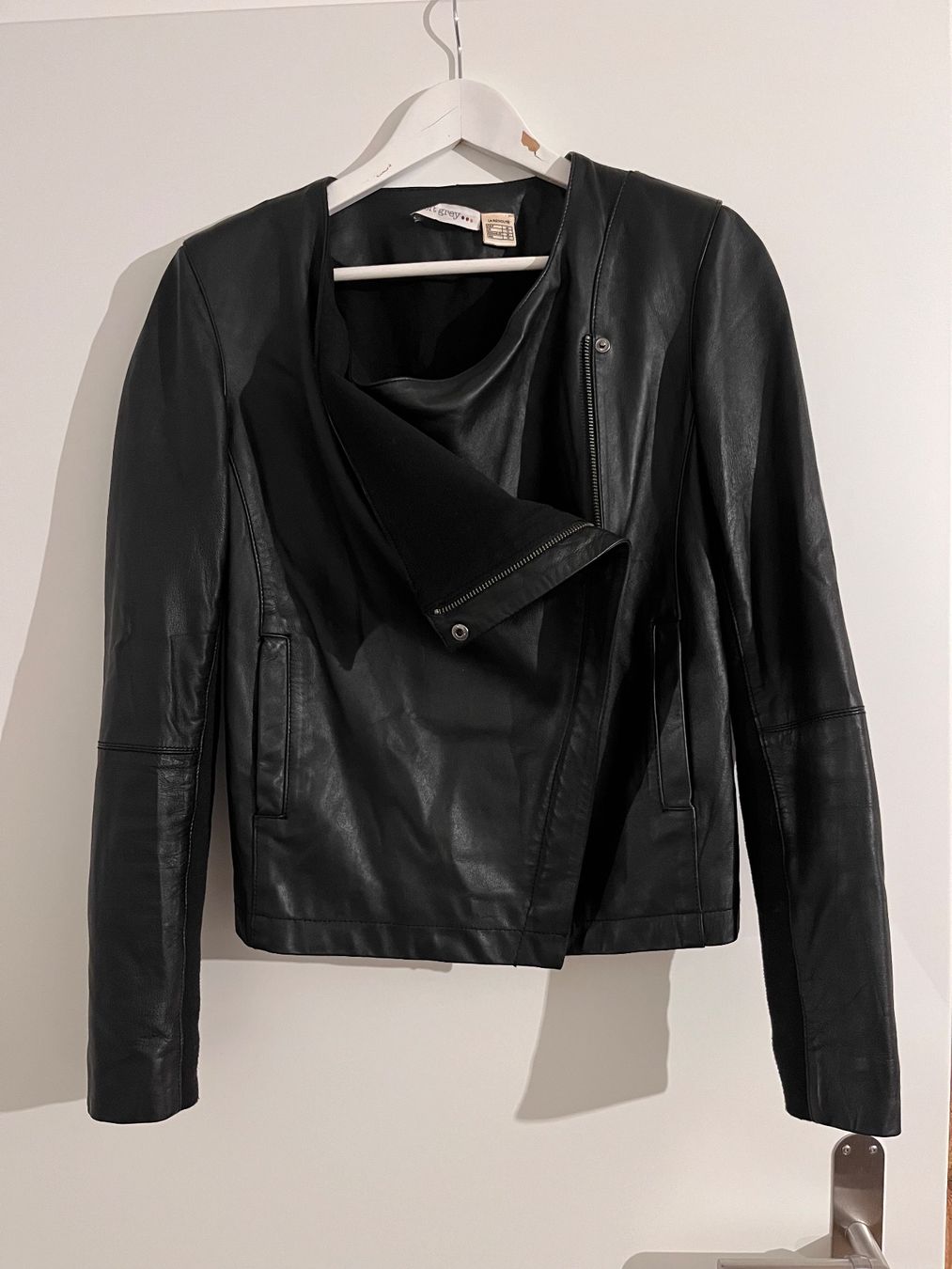 La Redoute Jacken: Soft Grey Lederjacke, schwarz, Grösse 38, Lammleder, neuw. – Gebraucht aus Küttigkofen von laeh