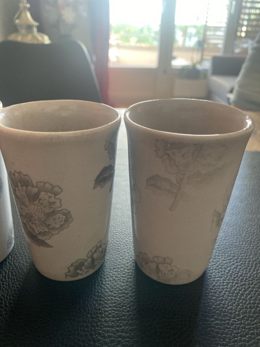 Tasses: Becher mit Blumenmuster 4er Set gebraucht – D'occasion à Bern par YanickZ 2
