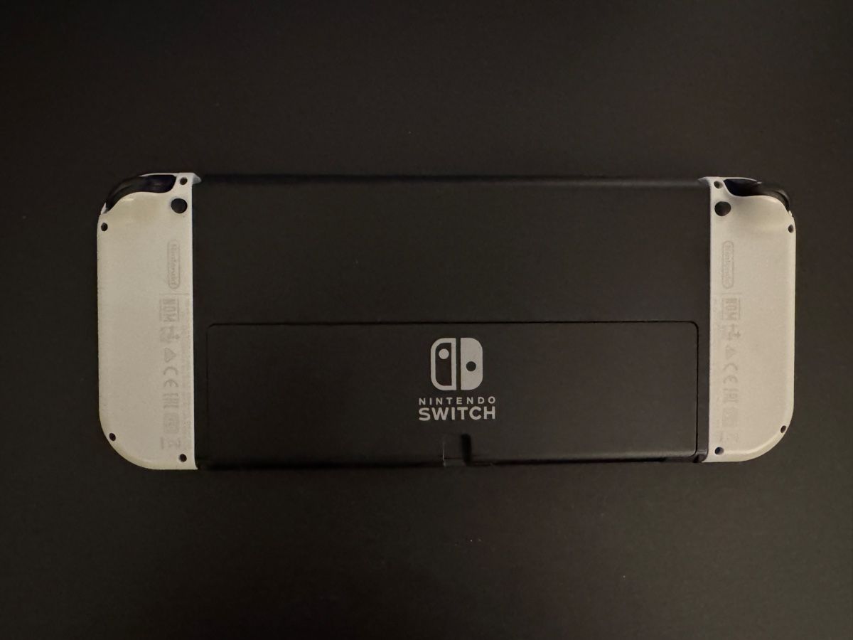Nintendo Konsolen: Nintendo Switch OLED Modell weiss, gebraucht – Gebraucht aus Zürich von Trimtrab 2