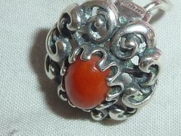 paire de boucles d'oreilles à clip en argent corail ancien
