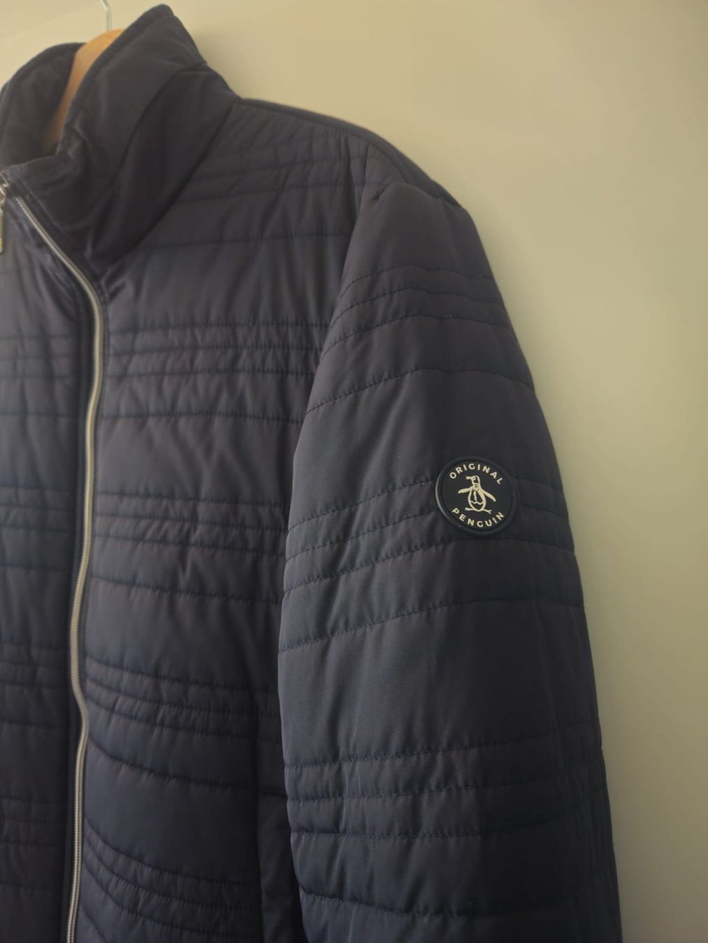 Giacche: Original Penguin Lightweight Retro Puffer Jacket in Dark Sap – Usato da Zürich venduto da lud_5gjj