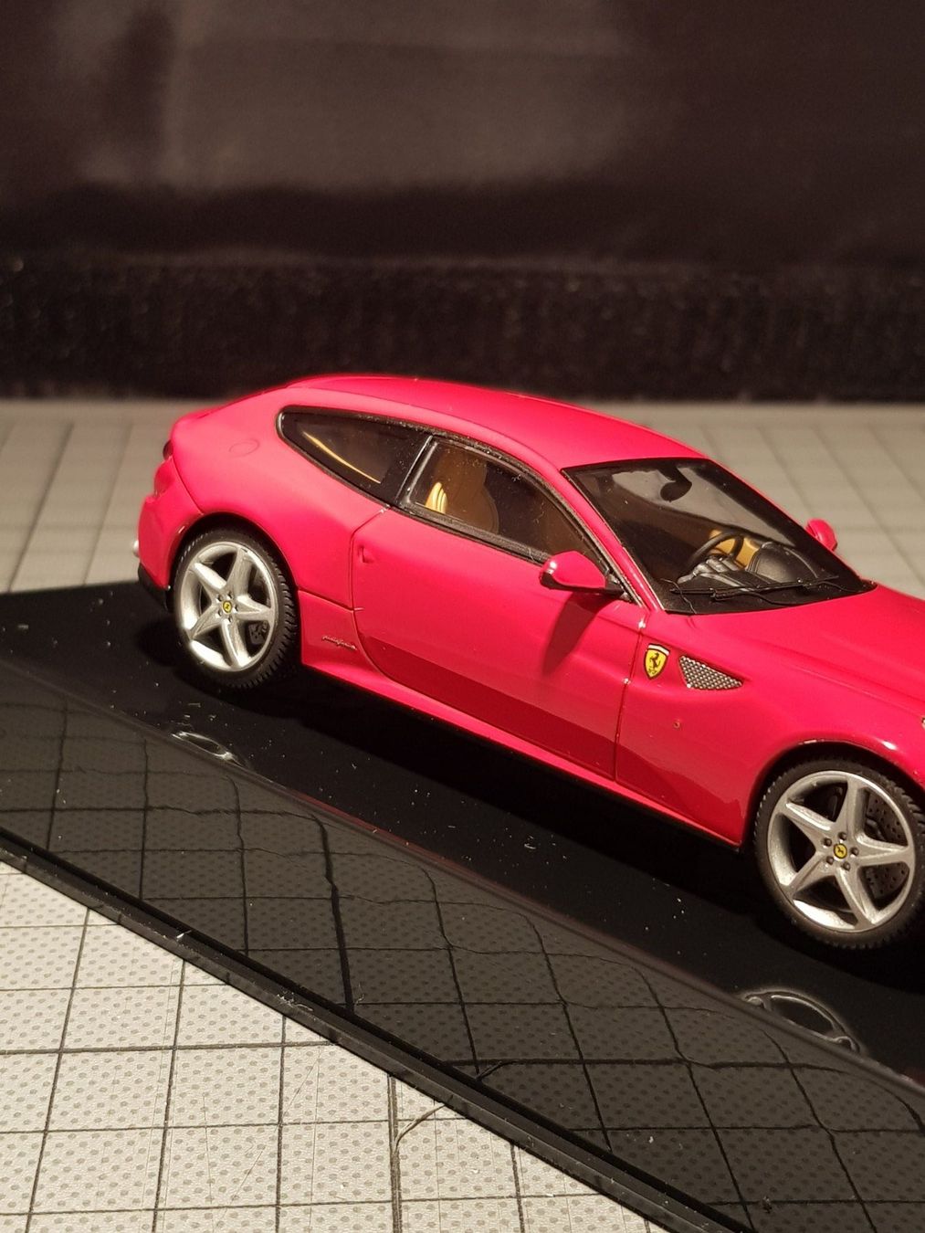 Ferrari Modellini d'auto: Ferrari FF – Nuovo e nell'imballaggio originale da Chézard-St-Martin venduto da AlPat-Collections 3
