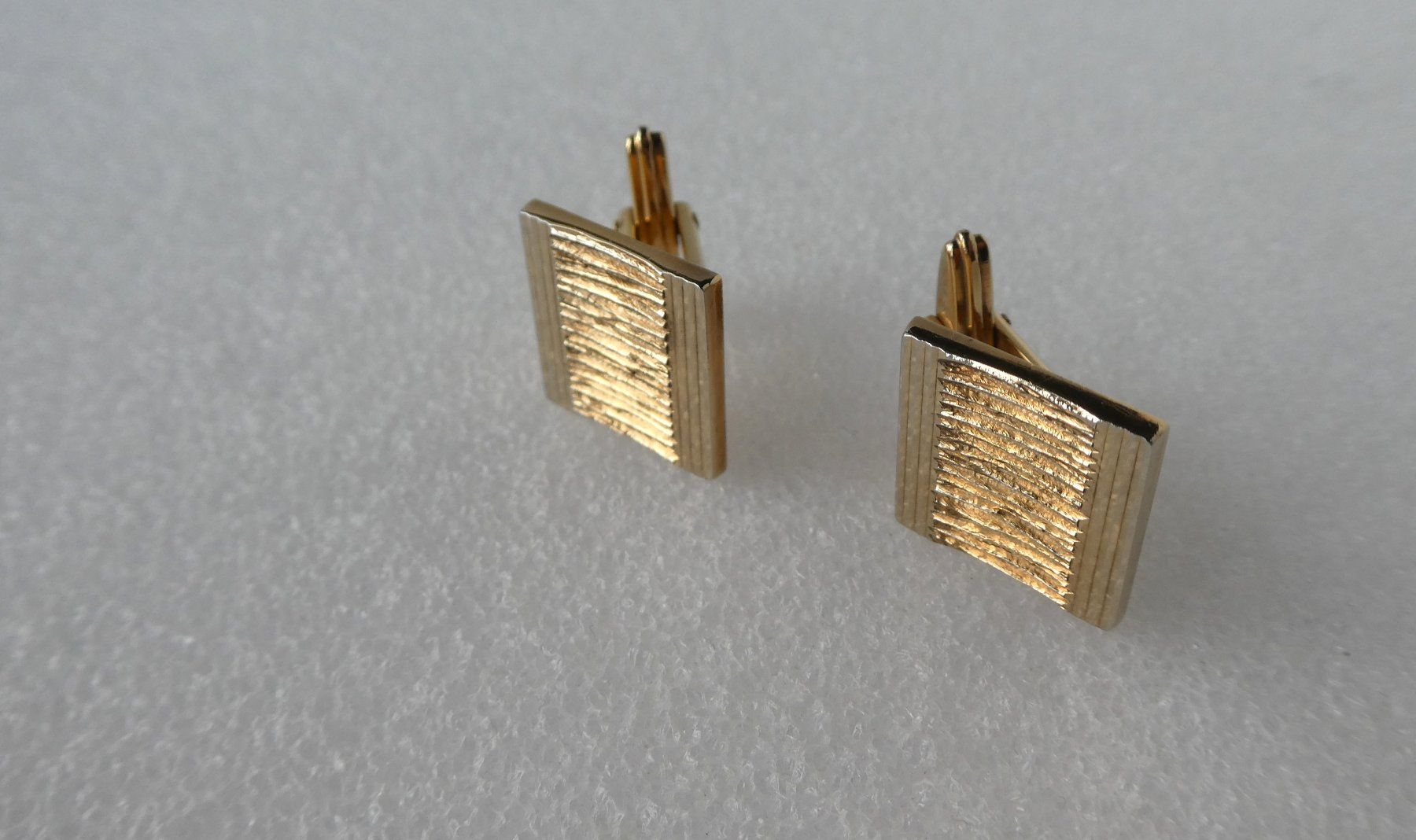 Manschettenknöpfe: Manschettenknöpfe Vintage Goldfarben – Gebraucht aus Frauenfeld von Astra13 1