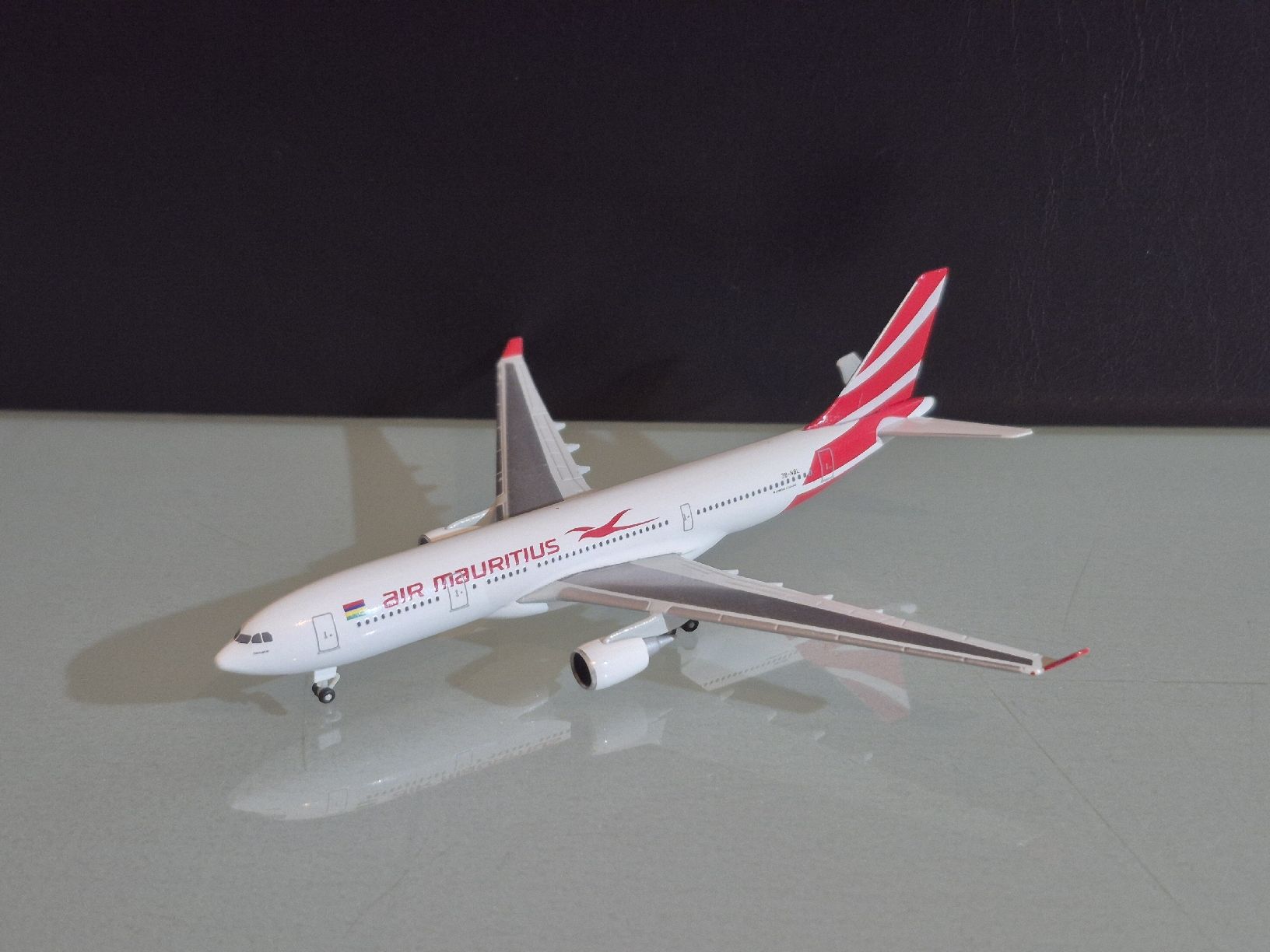 Herpa Kit di modellismo & Modellini statici: Herpa Air Mauritius 1:500 – Usato da Uetendorf venduto da myhome12