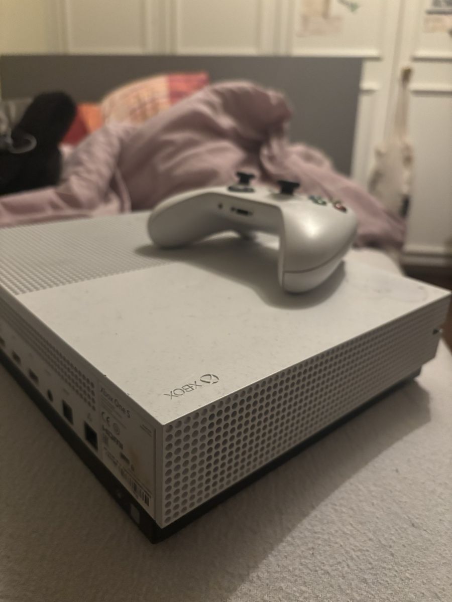Konsolen: XBOX ONE MIT CONTROLLER – Gebraucht aus Widen von sasxhax22