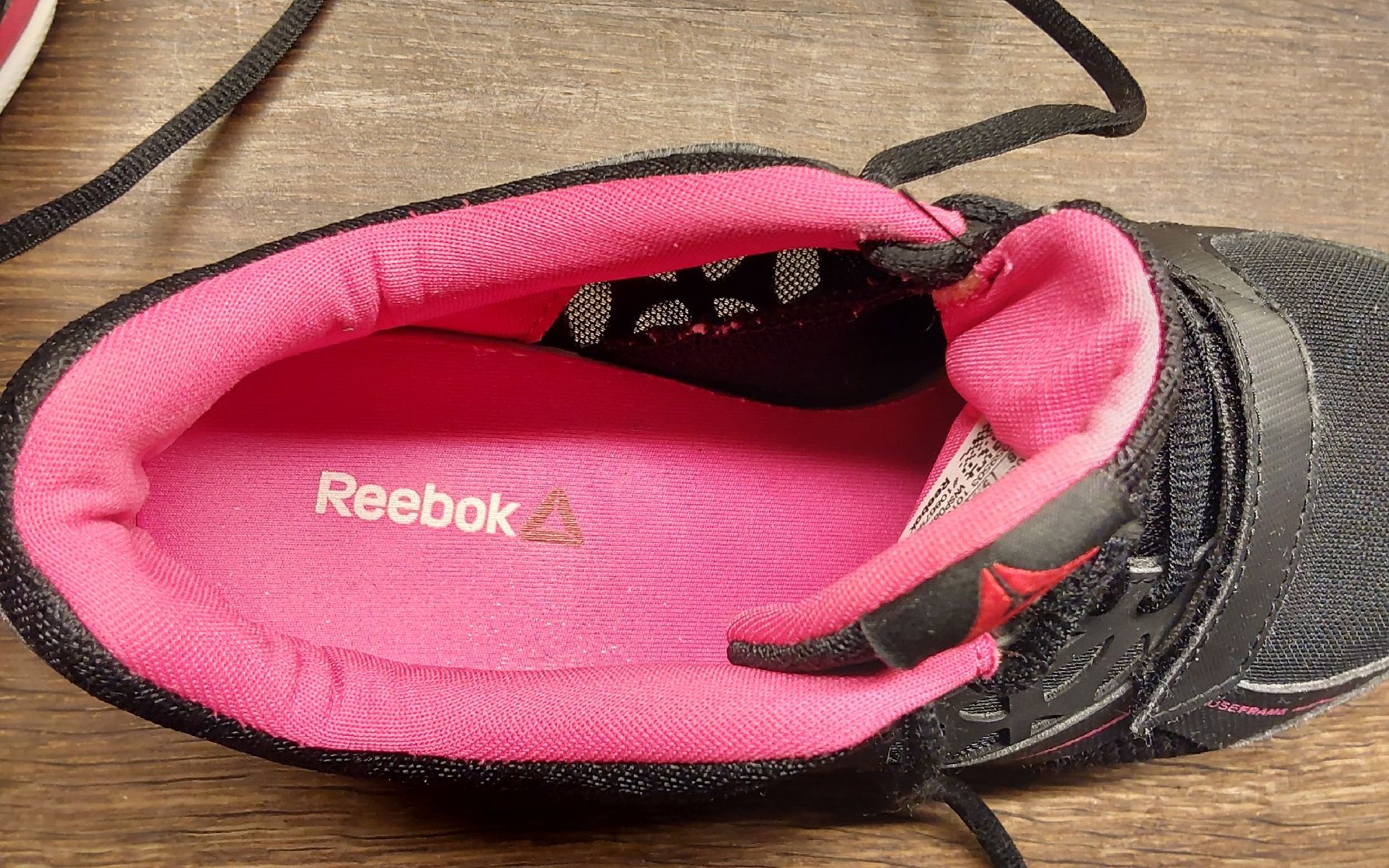 Reebok Scarpe da donna: Sneakers Reebok schwarz pink 38.5 – Usato da Köniz venduto da scopello12 2