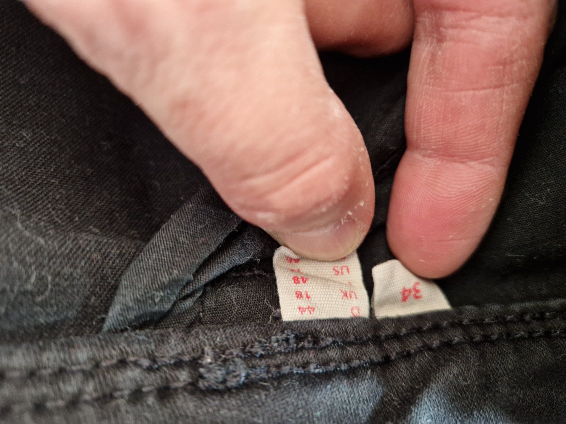 Esprit Jeans: Esprit schwarze Jeans 44 (Grösse 34) – Gebraucht aus MUEHLAU von ibo_5c7d 1
