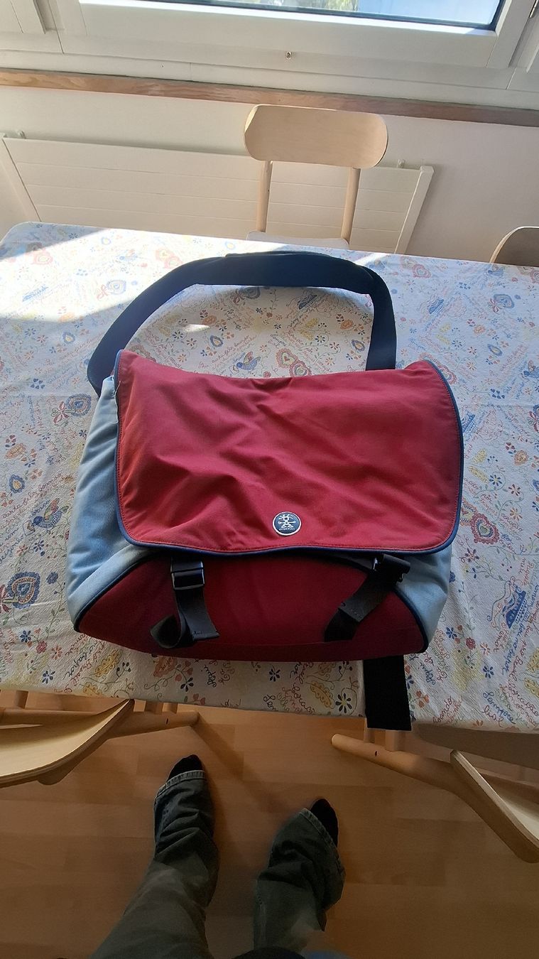 Borse: Crumpler very-busy-men tasche laptop – Usato da Bern venduto da Tigre25
