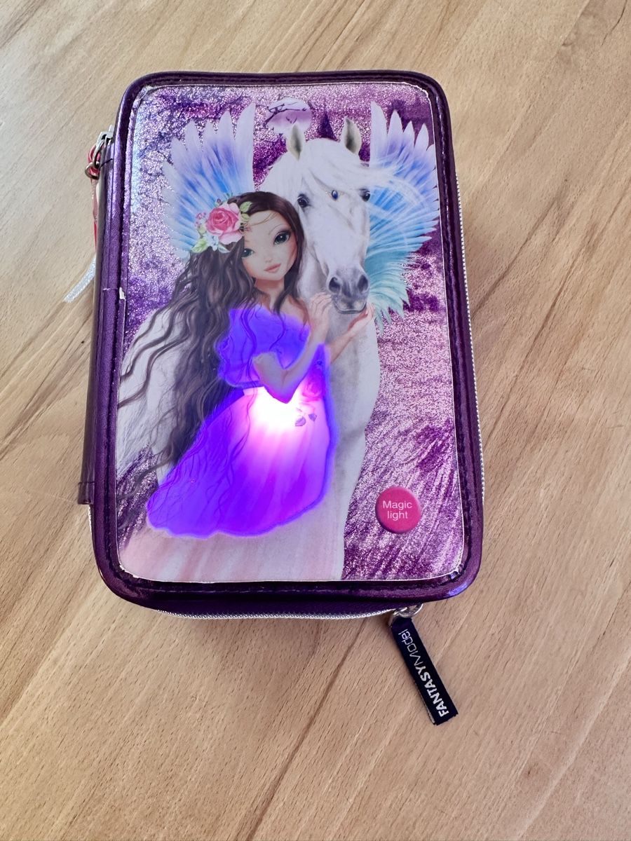 Plumiers: Etui Fantasy Model – D'occasion à Watt par mosi72 1